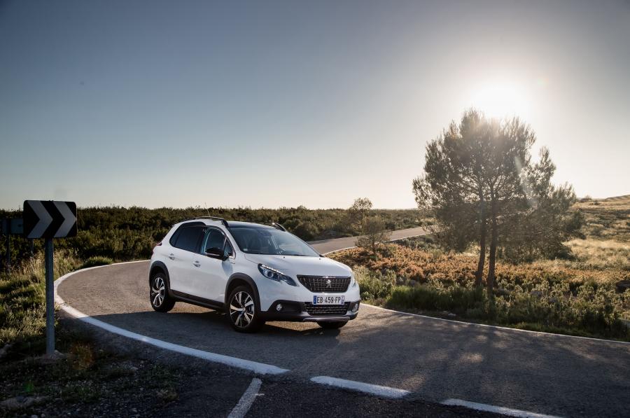  Peugeot 2008 GT Line 2016 года  (фото 25 из 42)